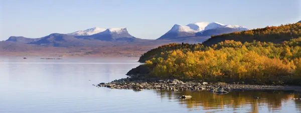 Schneebedeckte Berge bei Abisko. Foto: Katja Kristoferson/ Folio/ imagebank.sweden.se