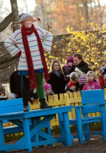 Auch Pippi ist dick eingemummelt. Foto: Astrid Lindgrens värld.