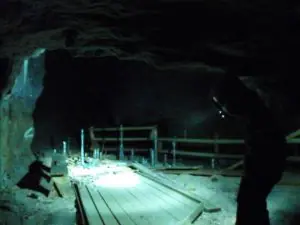 Nautanen – Versteckt im Wald 6 Am Ende des Stollens: Die Höhle