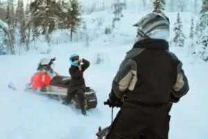 Nautanen – Versteckt im Wald 3 Transportmittel im Winter: Snöscooter