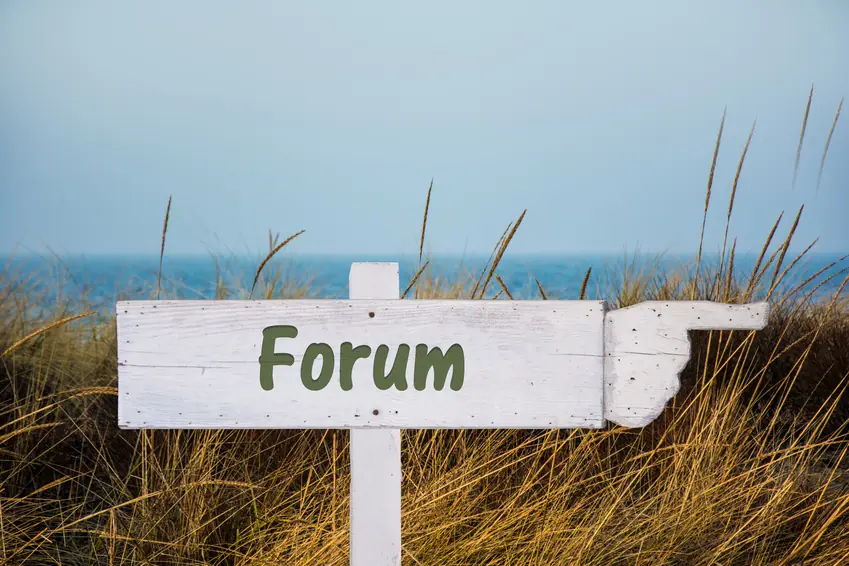 Schweden Links 5 Schild mit dem Wort "Forum" darauf - Schwedenforum