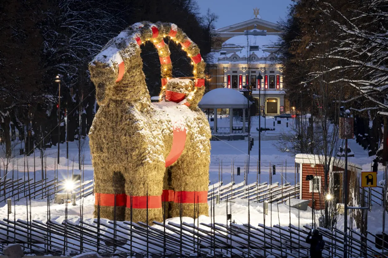 Gävles leuchtendes Weihnachtssymbol – der Gävlebocken