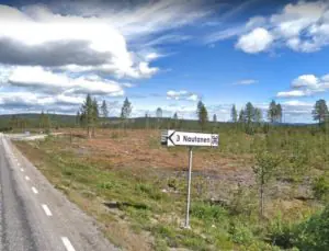 Nautanen – Versteckt im Wald 2 E10/E45 Hinweisschild Nautanen