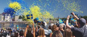 Besonderheit der schwedischen Flaggentage: Jetzt wird die blau-gelbe Flagge gehisst.