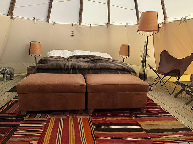 Bett im Zelt Hölick Havsresort