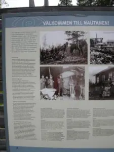 Nautanen – Versteckt im Wald 5 Infotafel an der ehemaligen Kupfermine in Nautanan